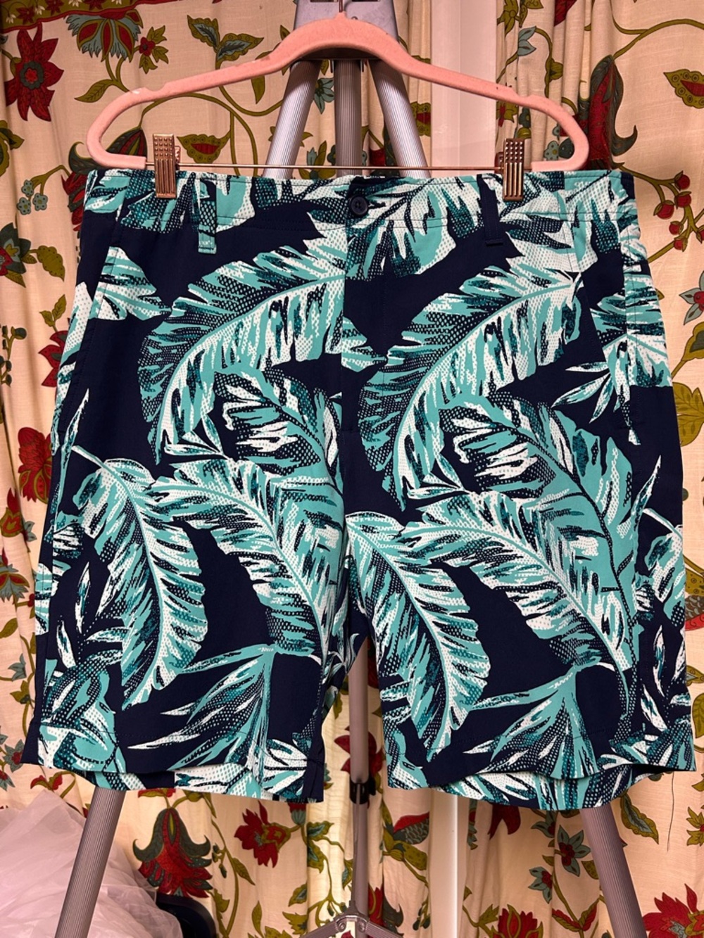 Under Armour Tropical Leaf Print golf Shorts - men’s 36 Navy & Teal